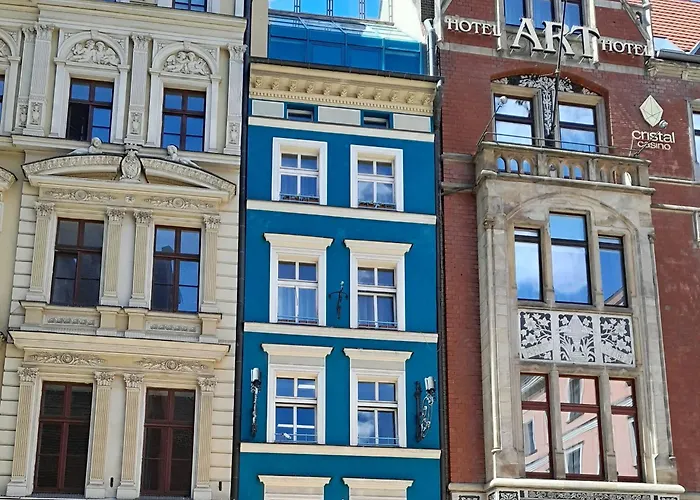 Academus Pub & Guest House