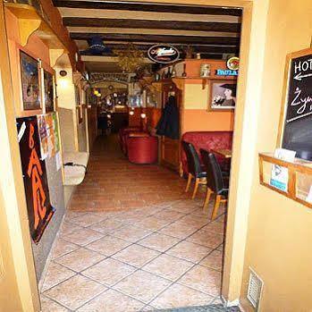 Academus Pub & Nocleg ze śniadaniem