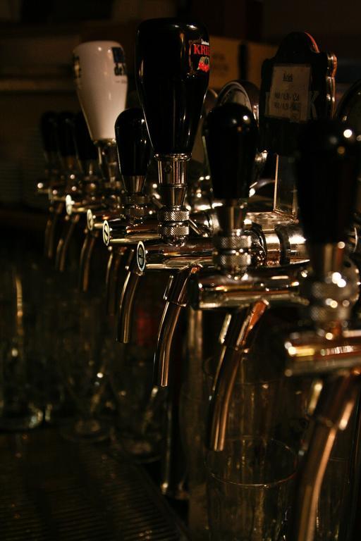 Academus Pub & Nocleg ze śniadaniem 3*