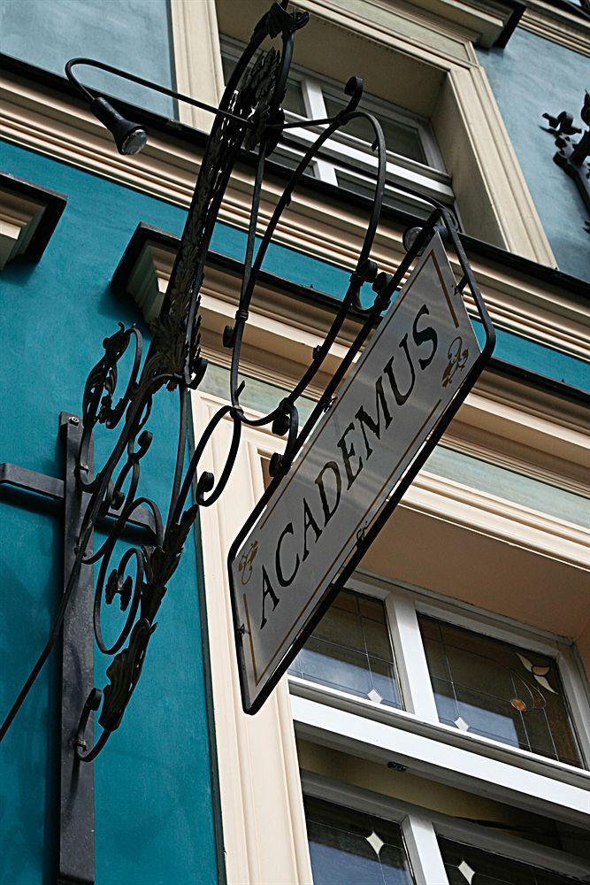 Academus Pub &
