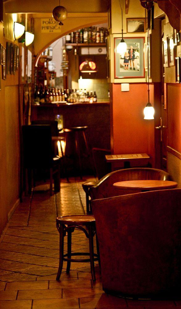 Academus Pub &