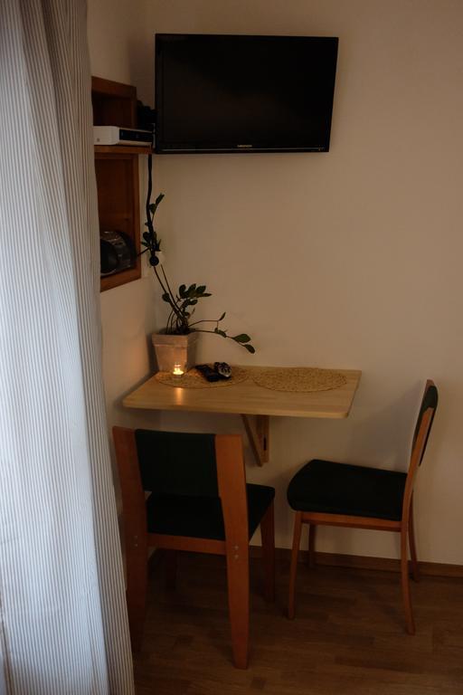 Nocleg ze śniadaniem Academus Pub & 3*