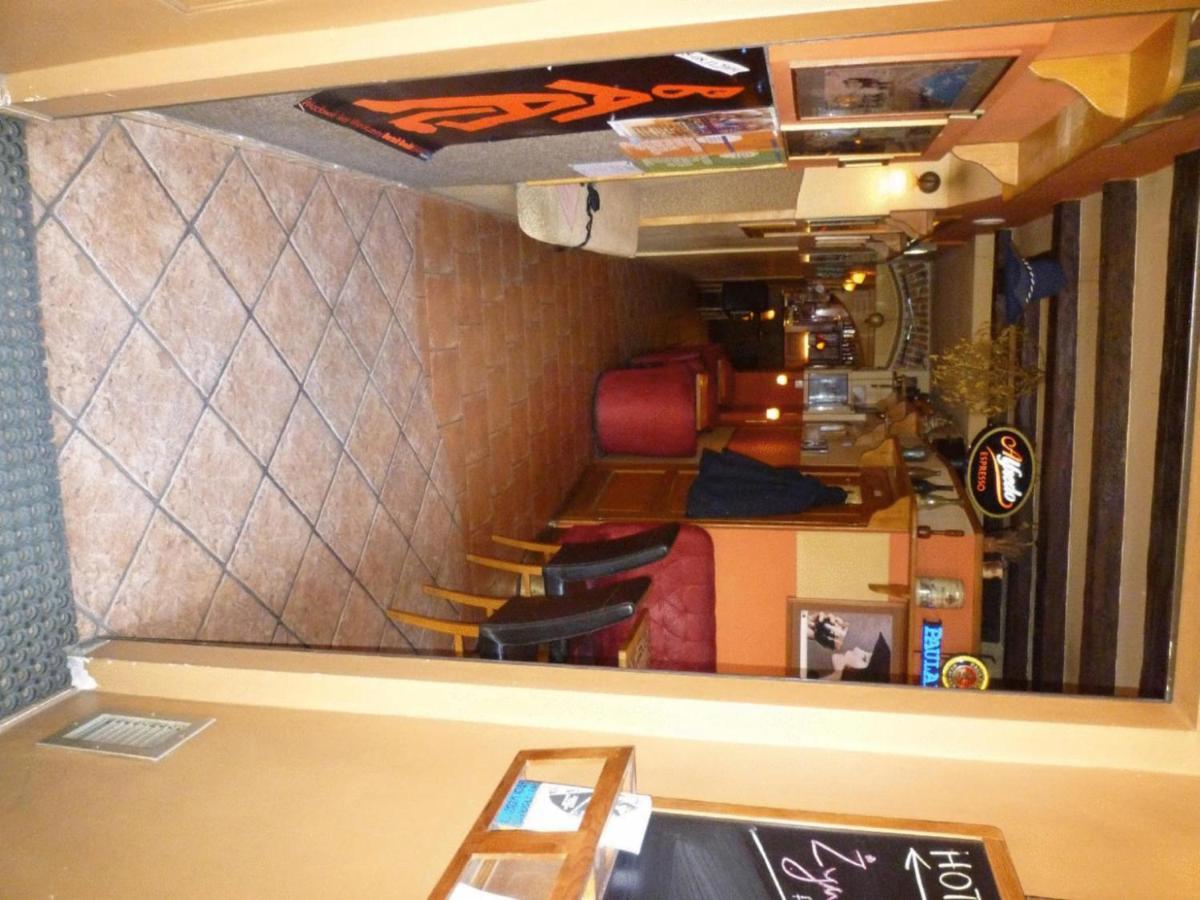 Academus Pub & Nocleg ze śniadaniem